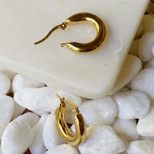 Load image into Gallery viewer, Sienna Huggie - Ellison + Young
